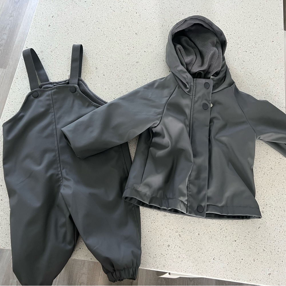 Zara Kids gray snowsuit/waterproof lined Coat & Overalls - 6-9 Months
